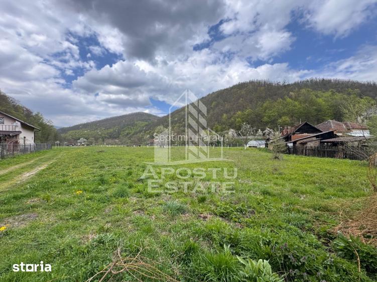 Teren intravilan, 1000 -1500mp, parcela de colt, in sat Gros Hunedoara