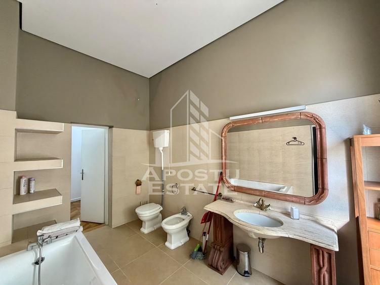 Apartament cu 4 camere semidecomandat, mobilat în P-ța Maria