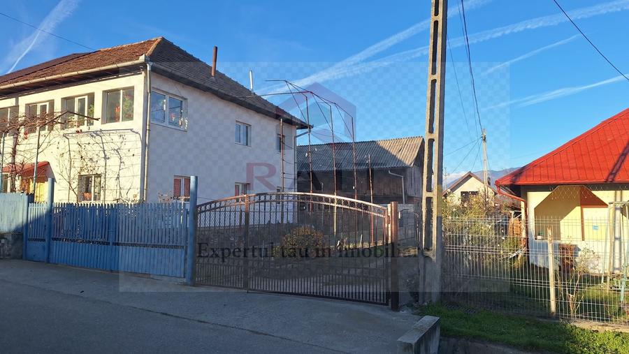 Casă individuală cu 6 camere cu Canalizare în Corbeni