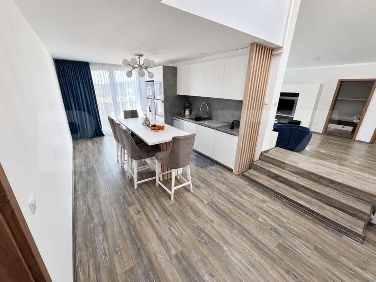 Apartament cu 4 camere decomandat, mobilat în Florilor