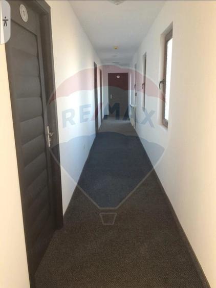 Casă cu 10 camere cu Teren 568 Mp în Corbu