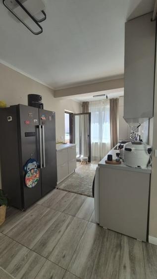 Apartament cu 3 camere decomandat, mobilat în Central