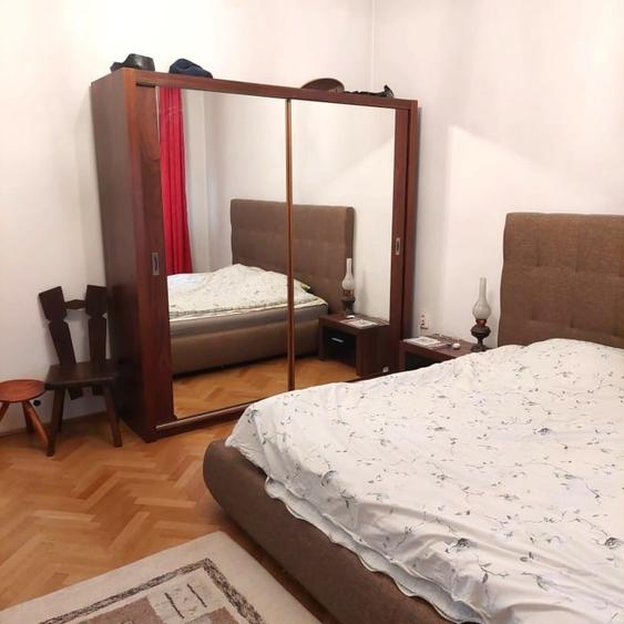 Apartament cu 4 camere circular, mobilat în P-ța Romană