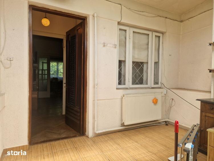 Casă cu 3 camere decomandat în Central