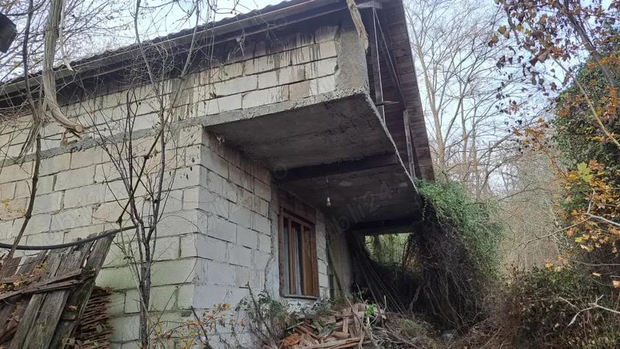 Casă cu 4 camere cu Teren 526 Mp în Odvoș