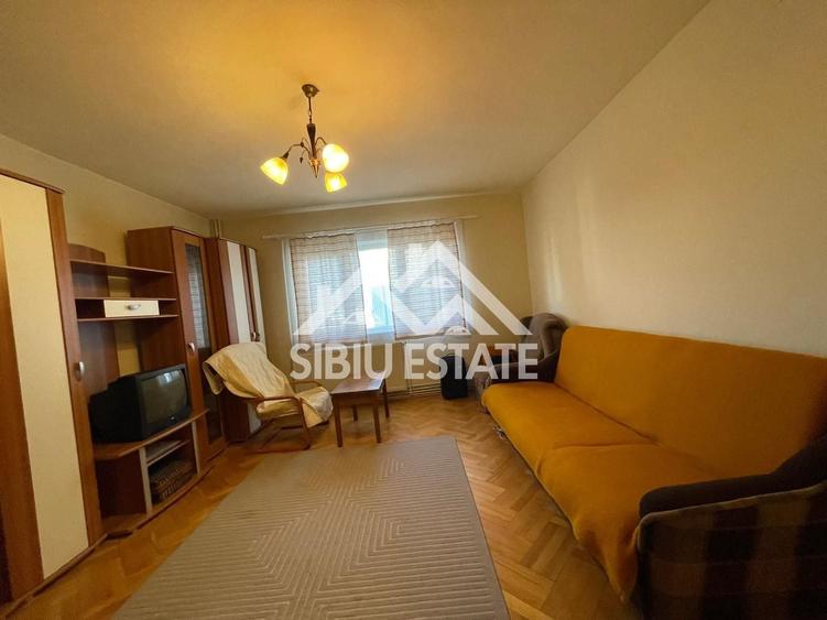 Apartament cu 3 camere decomandat, mobilat în Terezian