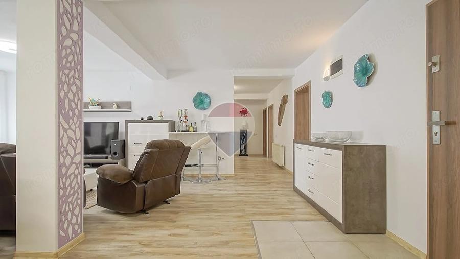 Apartament cu 4 camere decomandat în Cioplea