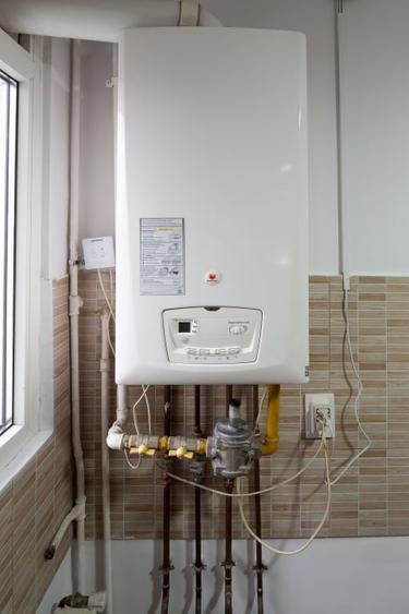 Apartament cu 3 camere decomandat, mobilat în Titan