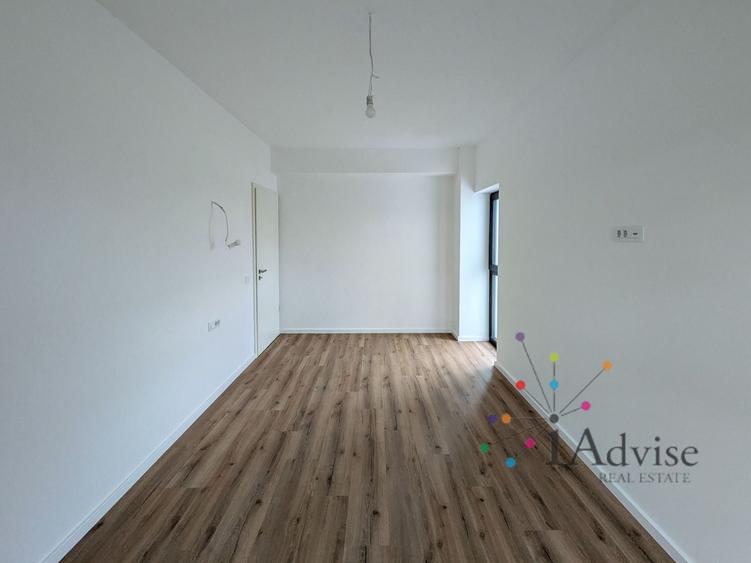 Apartament cu 3 camere decomandat în Tractorul