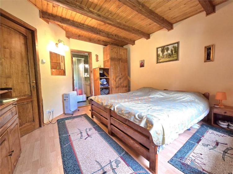 Casă cu 6 camere cu Teren 1761 Mp în Izlaz