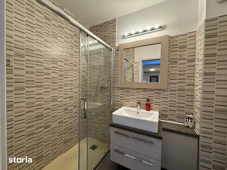 Apartament cu 3 camere decomandat în Exterior Vest