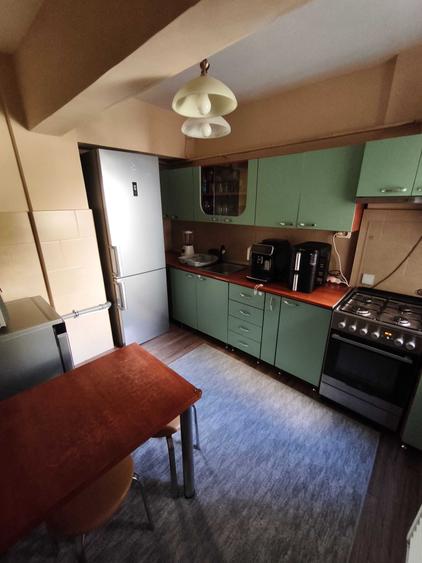Apartament cu 3 camere semidecomandat în Micro 16