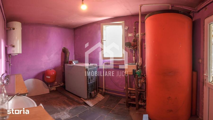 Casă cu 5 camere cu Teren 1974 Mp în Jucu