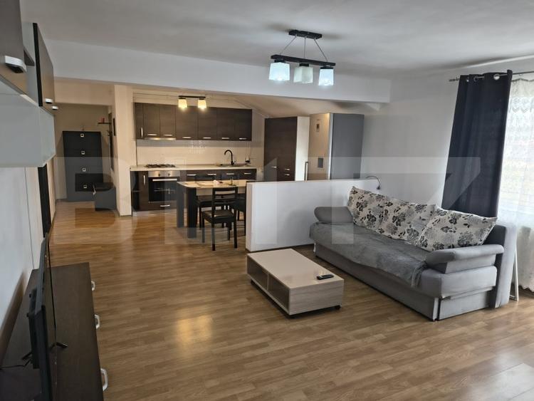 Apartament cu 2 camere semidecomandat, mobilat în Est