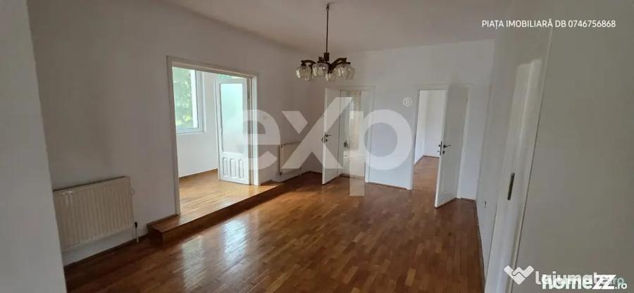 Casă cu 10 camere cu Teren 1329 Mp în Micro 6