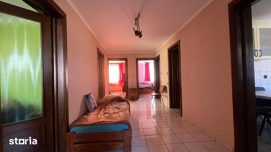 Casă cu 8 camere cu Teren 370 Mp în Central