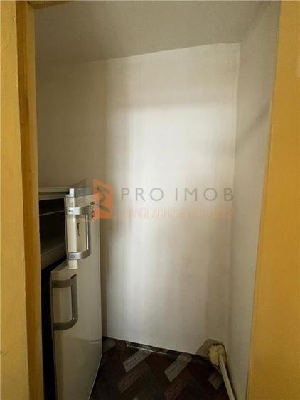 Apartament cu 3 camere nedecomandat, mobilat în Unirii Sud