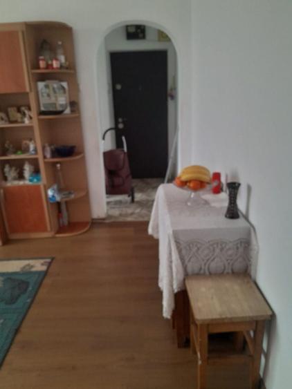 Apartament cu 4 camere semidecomandat, mobilat în Drumul Taberei