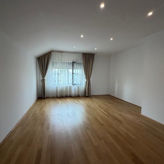 Casă individuală cu 5 camere cu Teren 706 Mp în Dumbrăvița