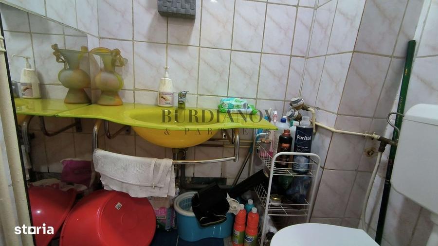 Apartament cu 4 camere semidecomandat în Morarilor
