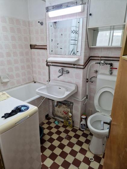 Apartament cu 3 camere decomandat în Polivalentă