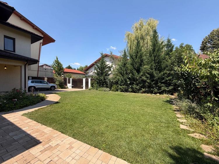 Casă individuală cu 6 camere cu Canalizare în Pipera