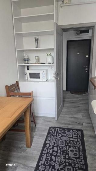 Apartament cu 3 camere semidecomandat în Titan