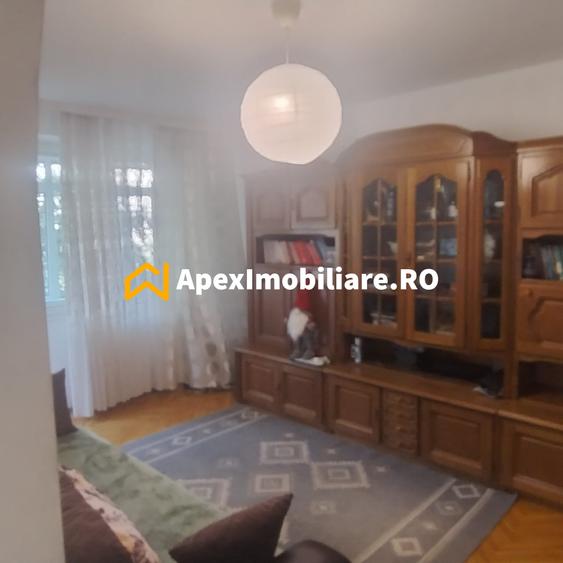 Apartament cu 3 camere decomandat, mobilat în Tineretului