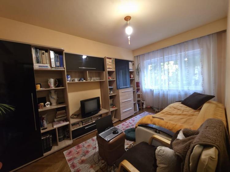 Apartament cu 4 camere decomandat, mobilat în Central
