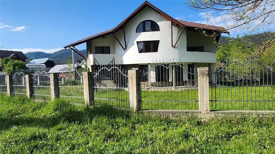 Casă individuală cu 6 camere cu Teren 786 Mp în Nord-Est