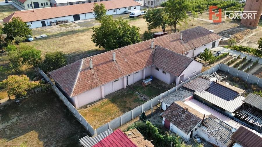 Spațiu comercial, de 382 mp, în Peciu Nou
