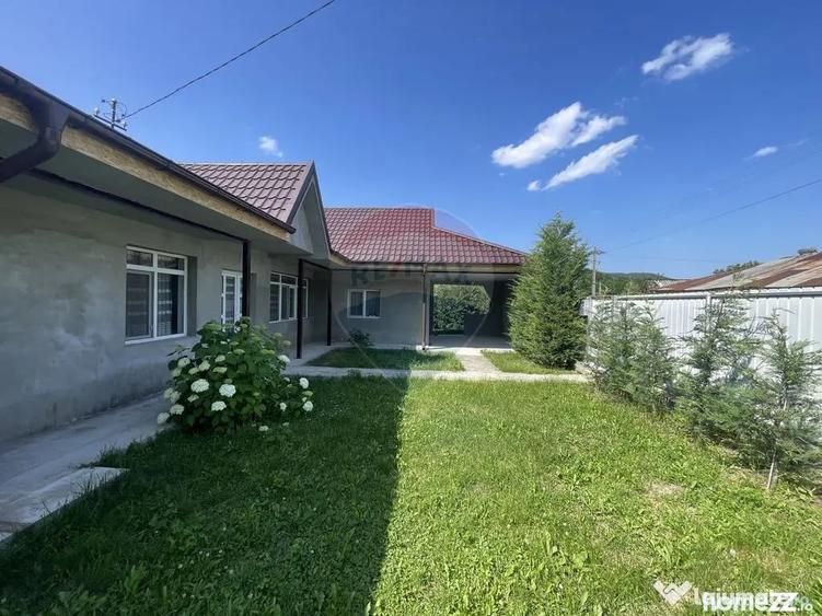 Casă cu 3 camere cu Teren 900 Mp în Roșioara