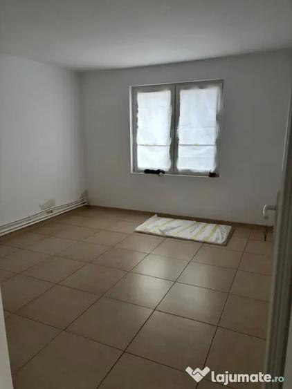 Casă cu 5 camere în Central