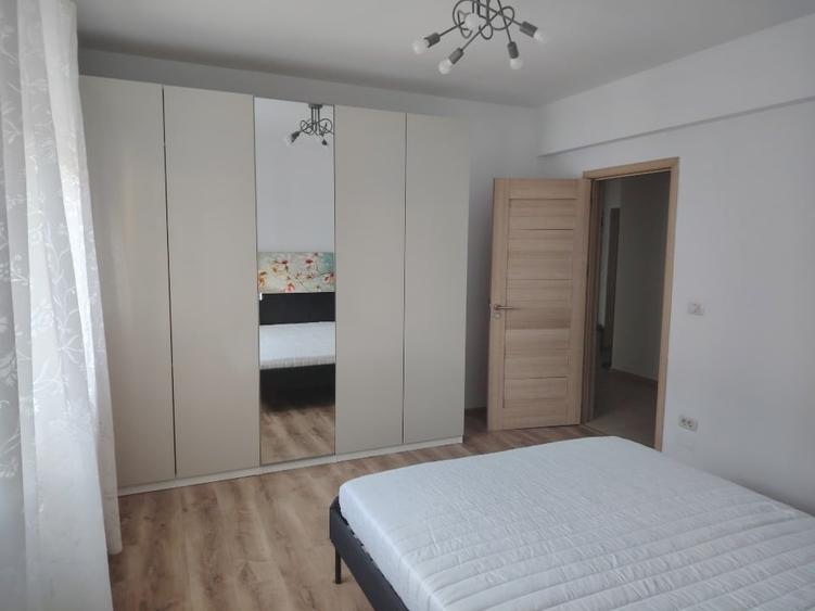 Apartament cu 3 camere decomandat, mobilat în Apărătorii Patriei