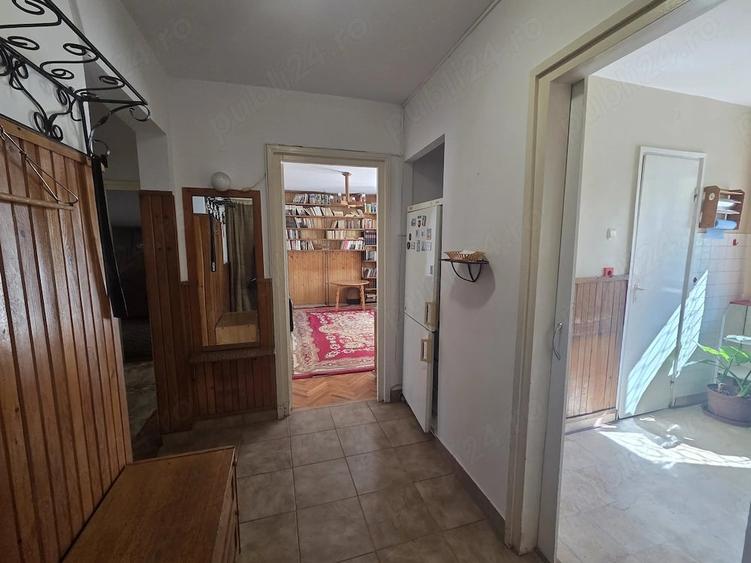 Apartament cu 3 camere decomandat în Gheorghieni