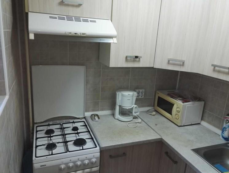 Apartament cu 2 camere semidecomandat în P-ța Doina