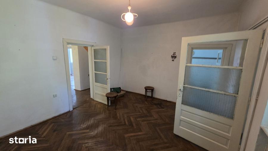 Apartament cu 4 camere în Sub Arini