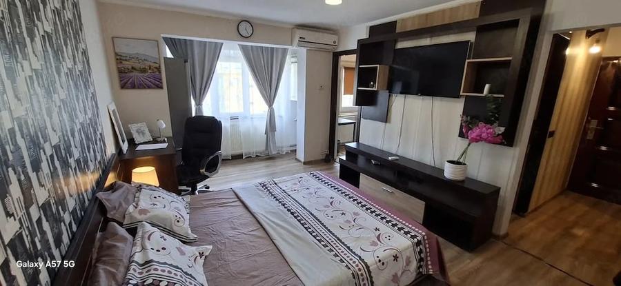 Garsonieră decomandată în Central