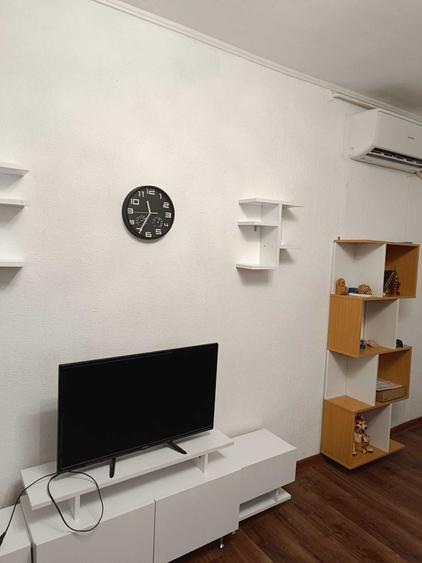 Apartament cu 3 camere decomandat în Vitan