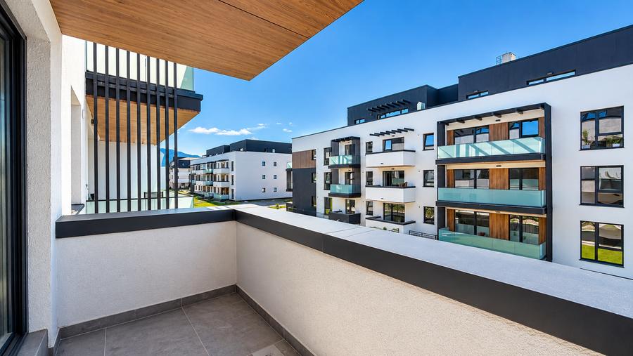 Apartament cu 2 camere decomandat în Tractorul