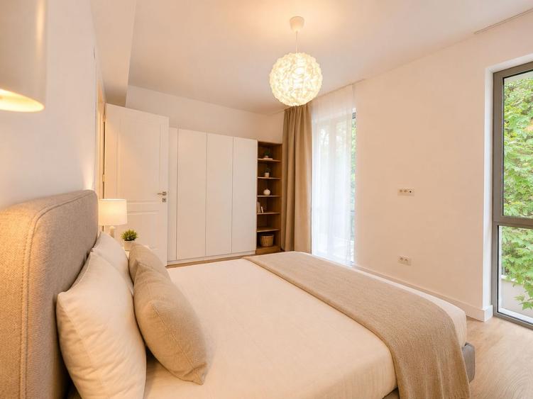 Apartament cu 4 camere în P-ța Universității