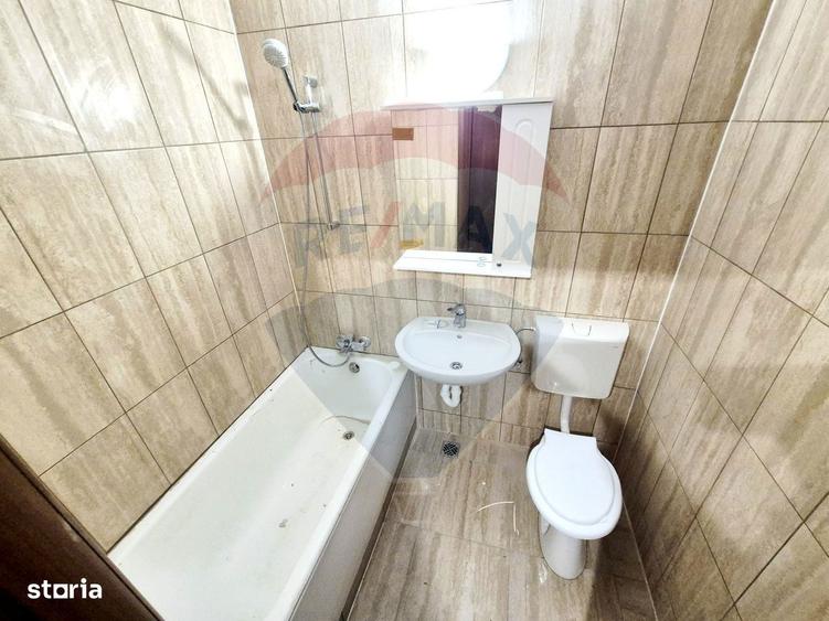 Apartament cu 3 camere decomandat în Drumul Taberei