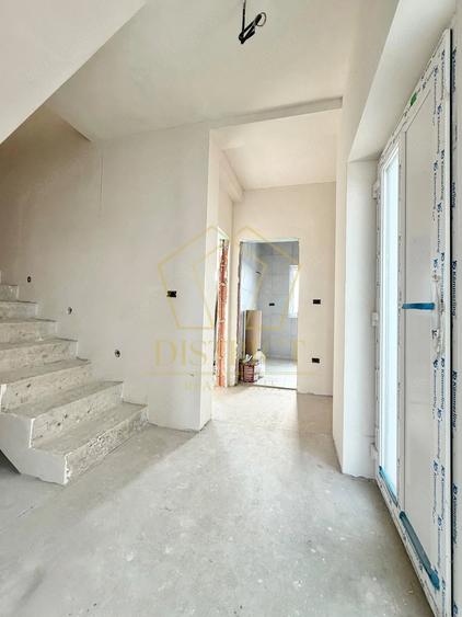 Casă cu 4 camere cu Teren 275 Mp în Urseni