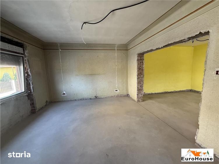 Casă cu 3 camere cu Teren 300 Mp în Central