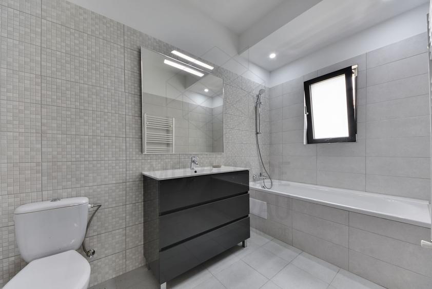 Penthouse cu 4 camere semidecomandat în Barbu Văcărescu