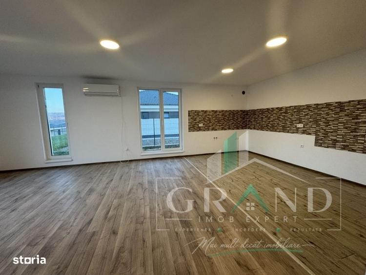 Casă cu 4 camere în Corușu