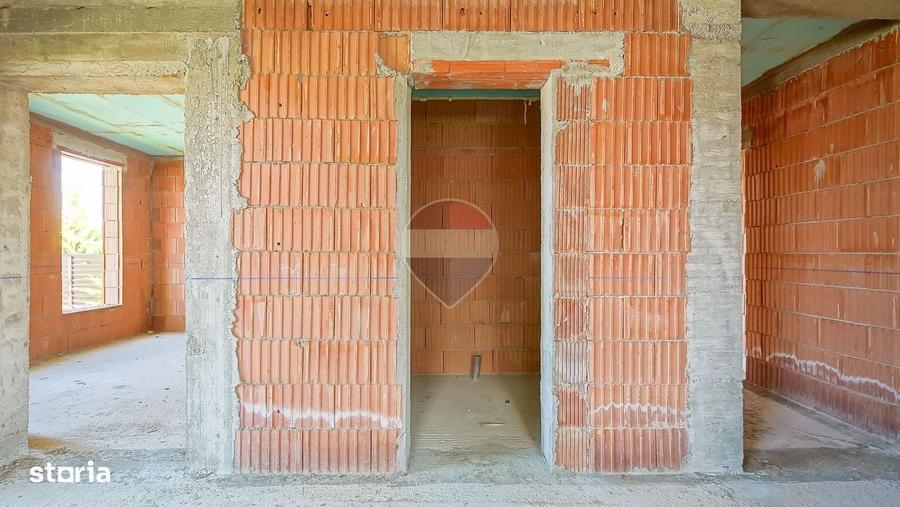 Casă cu 4 camere în Cristian