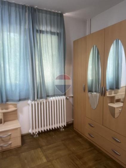 Apartament cu 3 camere decomandat, mobilat în Aurel Vlaicu
