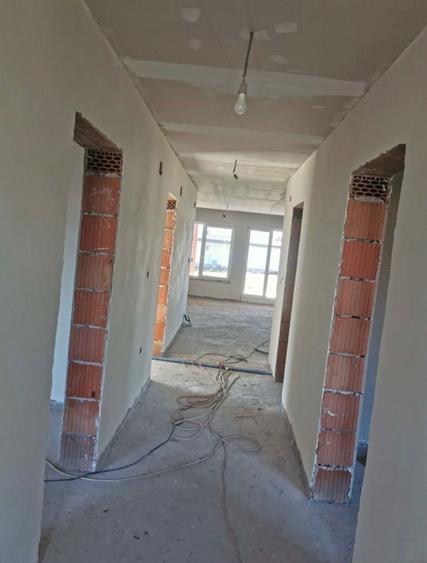 Casă cu 3 camere în Tudor Vladimirescu