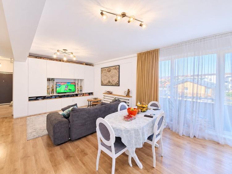 Apartament cu 3 camere semidecomandat, mobilat în Florești